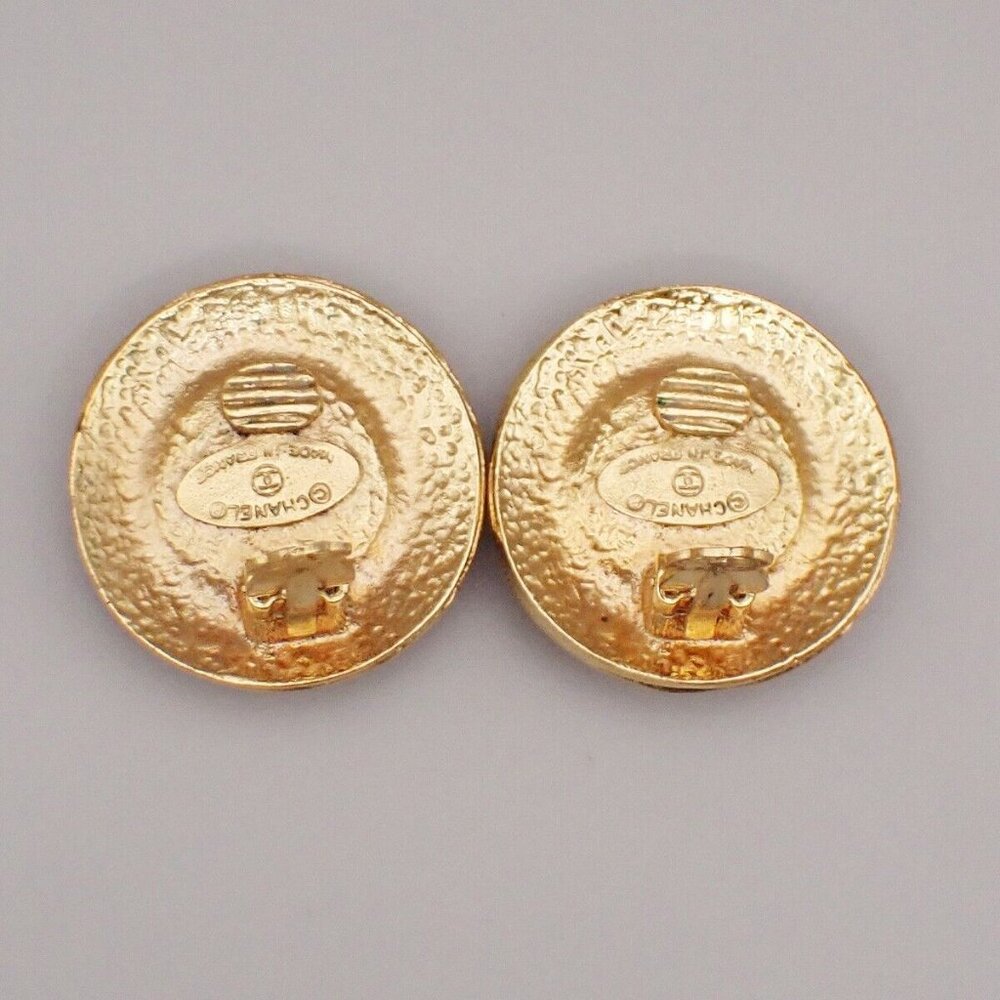 CHANEL Logo Imitation Pearl Round Button Earrings Clip-On GHW Vintage - Picture 5 of 10